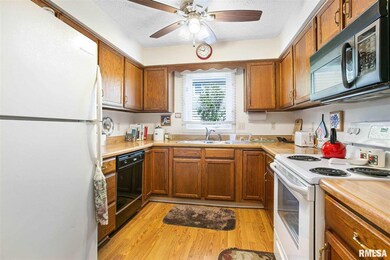 2418 E 51st St unit B, Davenport, IA 52807 - photo 7