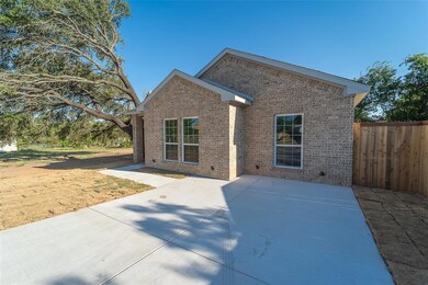 211 Song Thrush Dr, Granbury, TX 76049 - photo 4