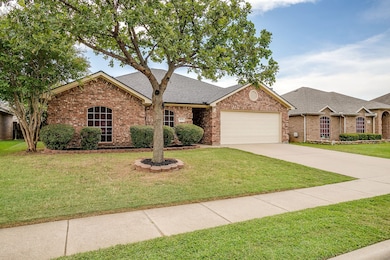 820 Chestnut Ave, Burleson, TX 76028 - photo 3