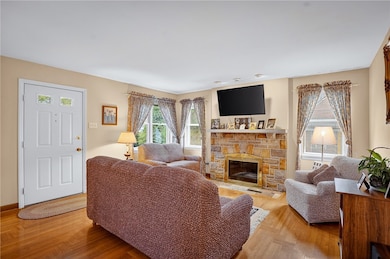 2847 Middletown Rd, Pittsburgh, PA 15204 - photo 4