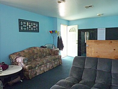 7Living Room view towards the Entrance