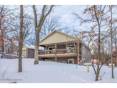 Long Lake home w/tree house