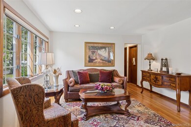 818 Palmetto Dr, Franklin Square, NY 11010 - photo 6