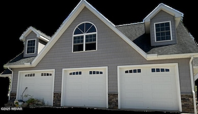 1010 3 Bay Garage