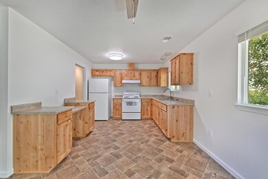 237 Shadowbrook Dr, Cave Junction, OR 97523 - photo 2