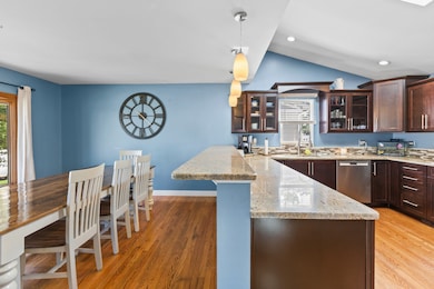 5823 Stuart Ln, Oak Forest, IL 60452 - photo 7