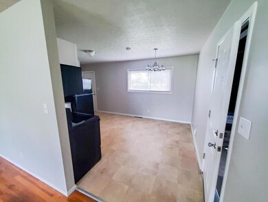 5572 Newport Ct, Columbus, OH 43232 - photo 6