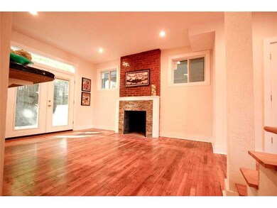 Dining Room. THE FORMALITY OF INFORMALITY GOES A L