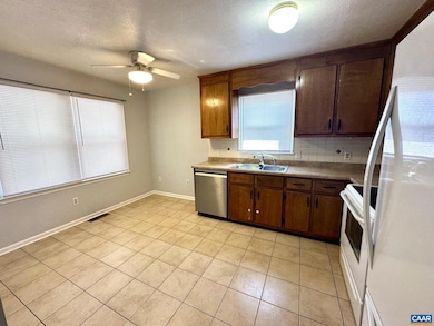 646 N Delphine Ave unit A, Waynesboro, VA 22980 - photo 4