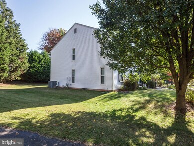 13457 Stream Valley Dr, Chantilly, VA 20151 - photo 2