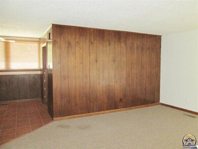 2301 SW Gage Blvd, Topeka, KS 66614 - photo 4