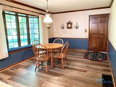 Huge Dining for Entertaining