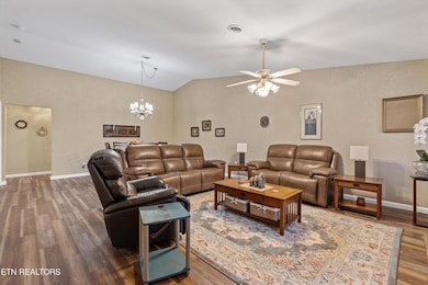 04-4549 Shamus Way-02