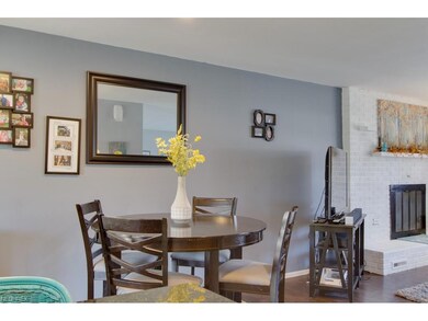 The dining room (also with laminated hardwood floo