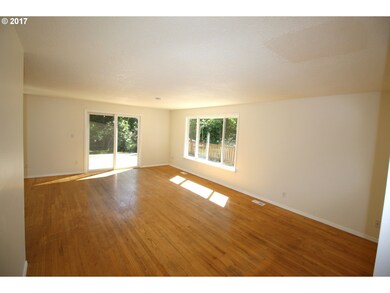 1875 Hemlock St, West Linn, OR 97068 - photo 2