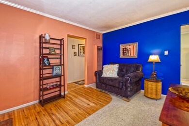 555 Dos Caminos living room3