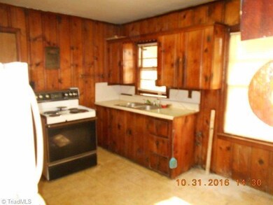 925 E Twenty First St, Winston Salem, NC 27101 - photo 3