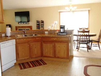 5079 Maple Valley Dr, Columbus, OH 43228 - photo 4