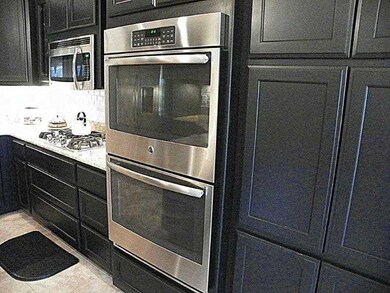 Kitchen. Totally impressive, and makes this kitchen so perfect.