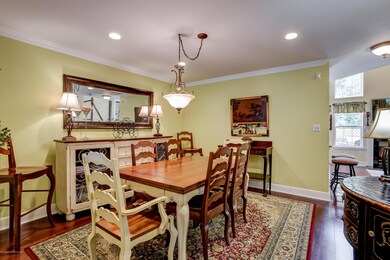 34 Charles Dining Room