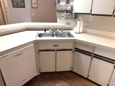 388 S Edgewater Dr, Plant City, FL 33565 - photo 5