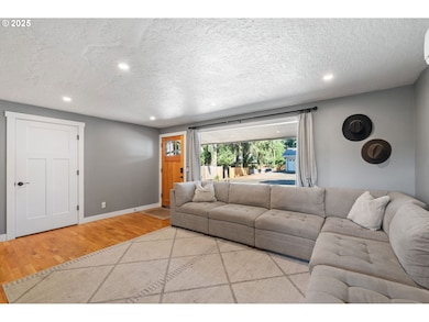 1035 S 11th St, Cottage Grove, OR 97424 - photo 6