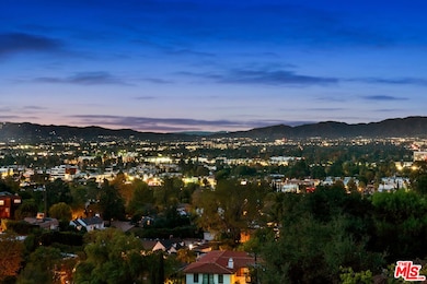 3909 Glenridge Dr, Sherman Oaks, CA 91423 - photo 2