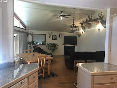 17200 S Monroe Ln, Mulino, OR 97042 - photo 7