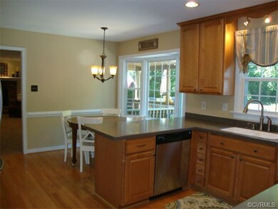 Kitchen eating area with seat in Bay window