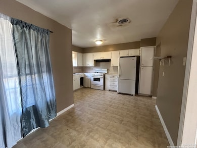 447 E Rampart Dr, San Antonio, TX 78216 - photo 4