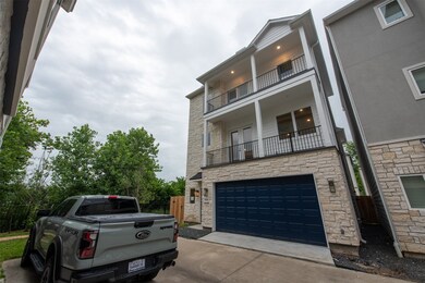 1428 W 34th 1 2 St, Houston, TX 77018 - photo 3