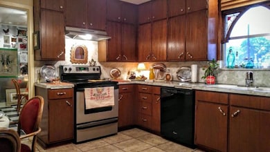 810 Ettie St, Fredericksburg, TX 78624 - photo 2