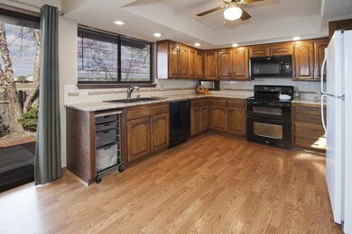Beautiful updated kitchen, floors countertop, fres