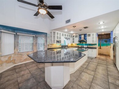 EAT-IN BREAKFAST BAR WITH BAY WINDOW
