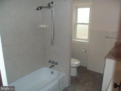 114 E Maple St, Palmyra, PA 17078 - photo 4