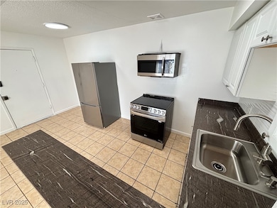 239 W Philadelphia Ave unit 6, Las Vegas, NV 89102 - photo 5