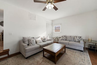 6812 Wainwright Dr unit 1, Woodridge, IL 60517 - photo 5