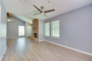 7811 Bateman Ln unit 7811, Houston, TX 77088 - photo 7