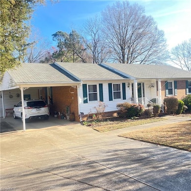 1901 Alderwood Dr, Greensboro, NC 27409 - photo 2