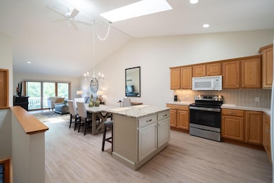 4-web-or-mls-8067-amber-creek-dr-sw