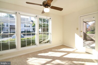 10020 Oakton Terrace Rd unit 10020, Oakton, VA 22124 - photo 6