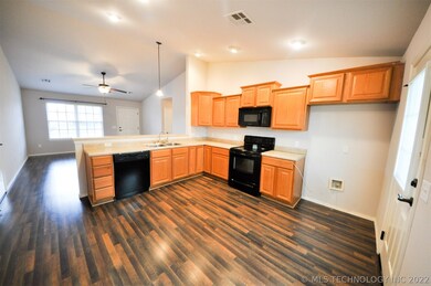 8922 S 258th East Ave, Broken Arrow, OK 74014 - photo 5