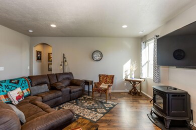 19-web-or-mls-805 SE Dacotah Court-18