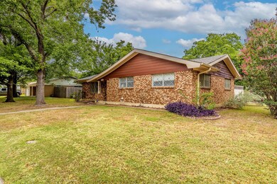700 Oakwood Ave, Hurst, TX 76053 - photo 4