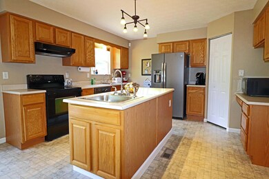 Large Kitchen, island with prep sink