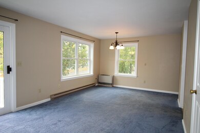 Living Room/Dining Area