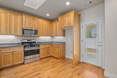 240SWMarionberryLn-009
