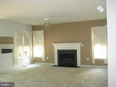 7708 Royal Azalea Ct, Springfield, VA 22153 - photo 4