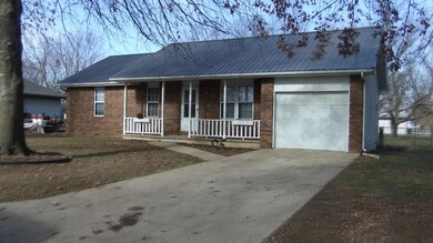 829 W Wollard St, Bolivar, MO 65613 - photo 2