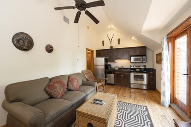 IslandCityHouseUnit12-3242 (10 of 34)